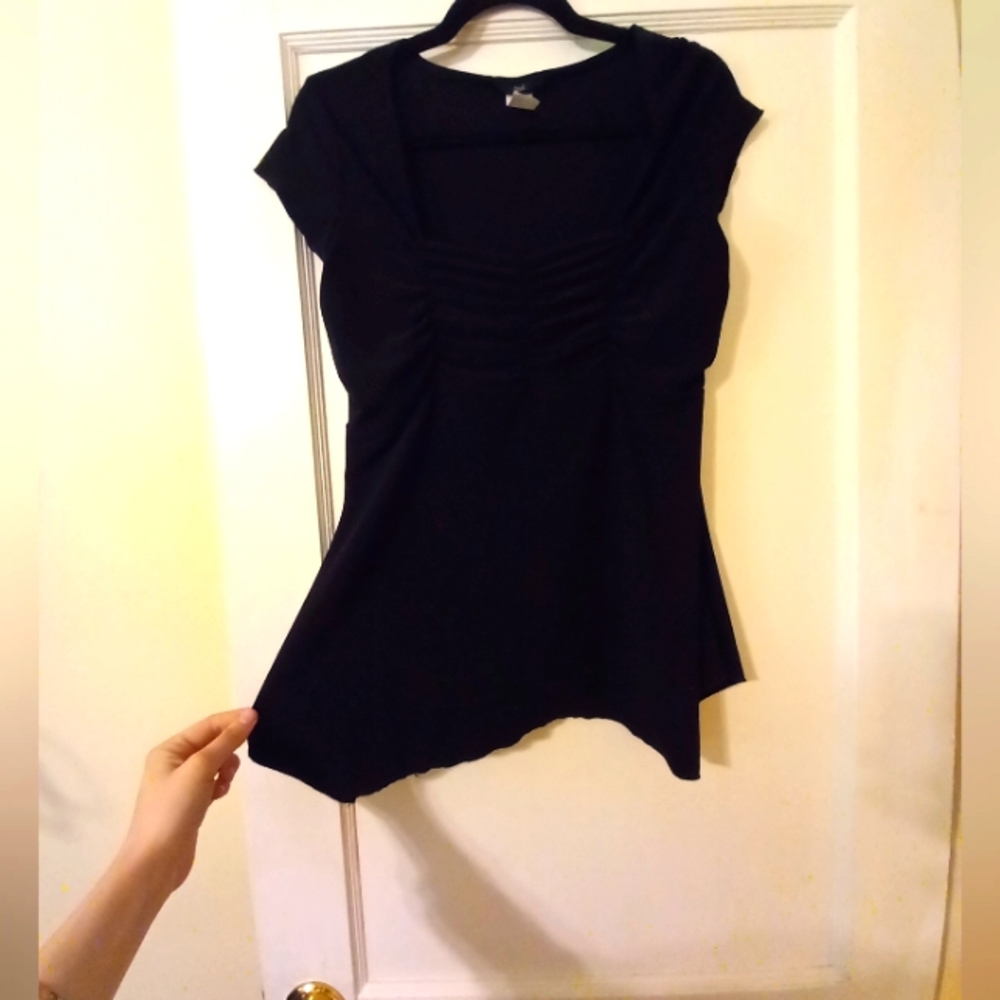 Vintage 2000s sharktooth hem black shirt